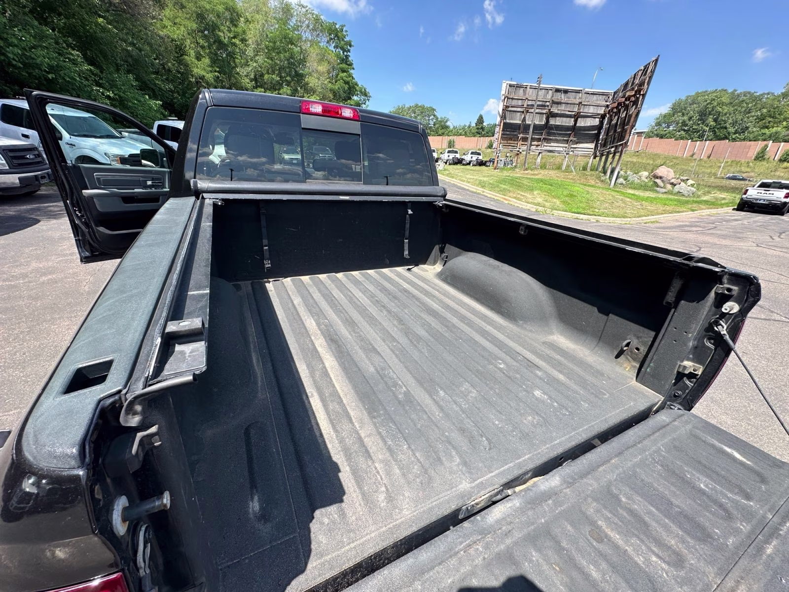 2017 Brilliant Black Crystal Pearlcoat Ram 1500 Big Horn 4X4 Truck