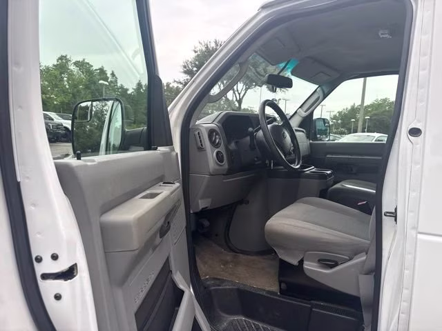 2014 Oxford White Ford Econoline Wagon XLT RWD Van