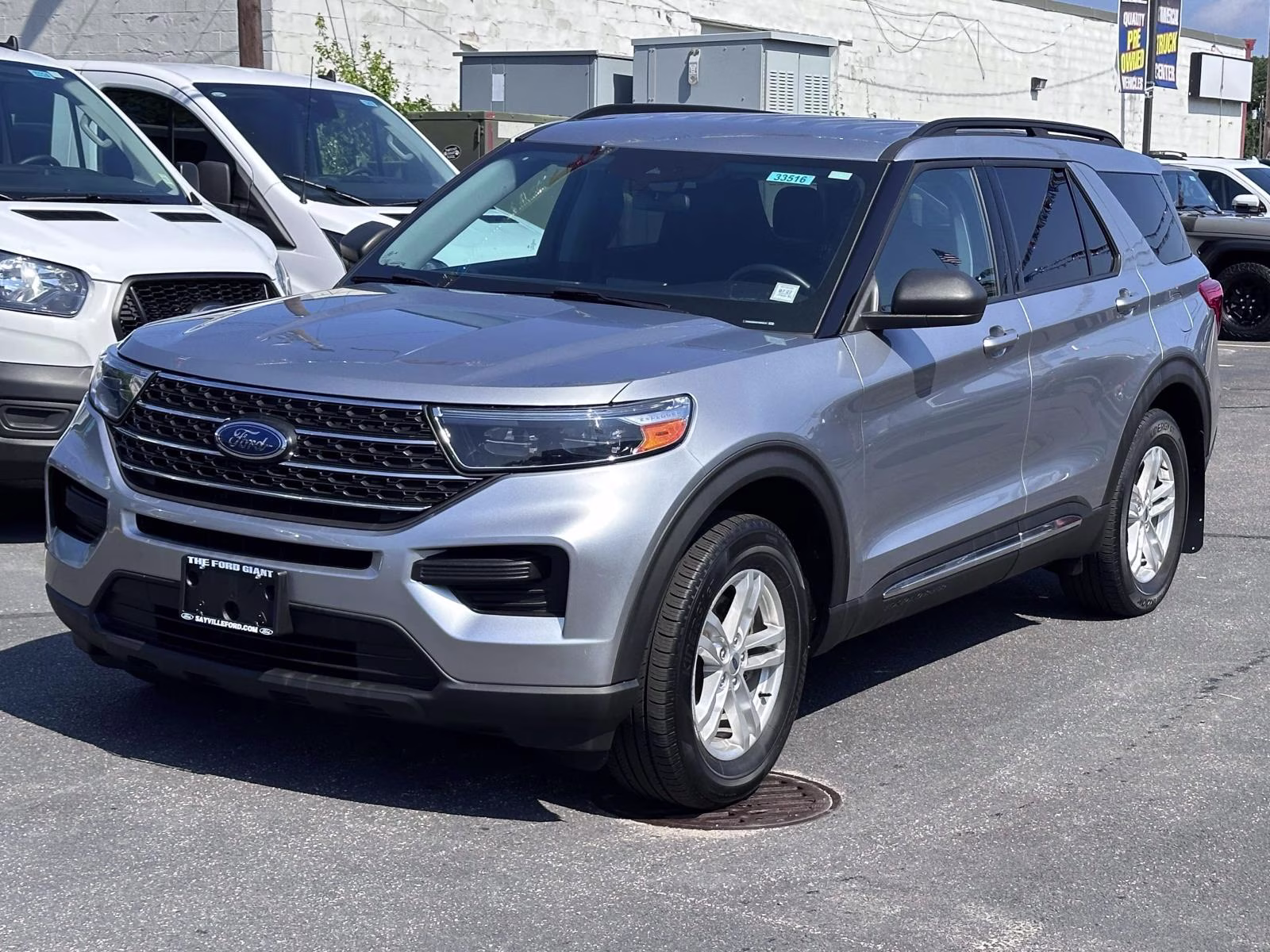 2023 Iconic Silver Metallic Ford Explorer XLT 4WD 4X4 SUV