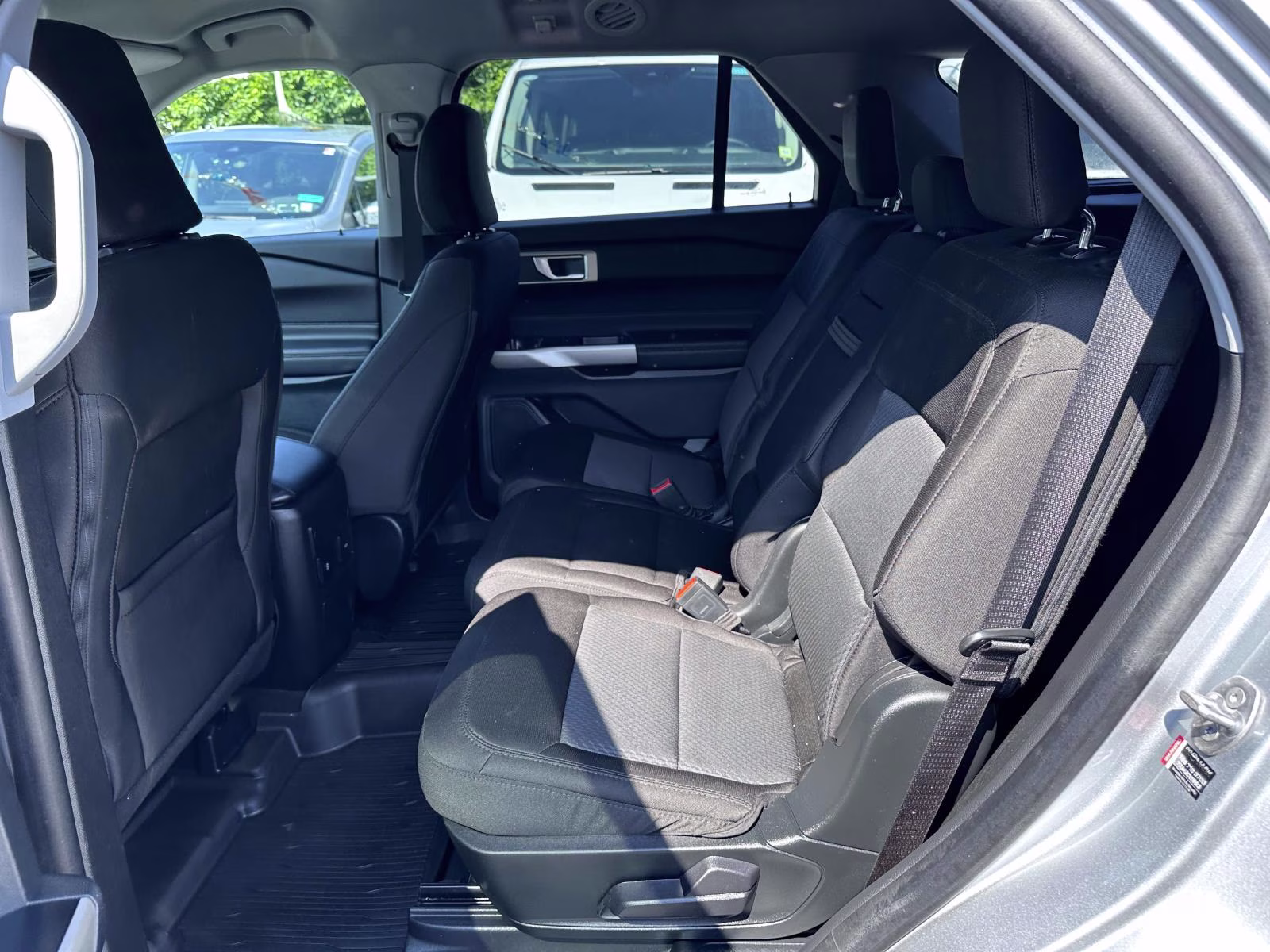 2023 Iconic Silver Metallic Ford Explorer XLT 4WD 4X4 SUV
