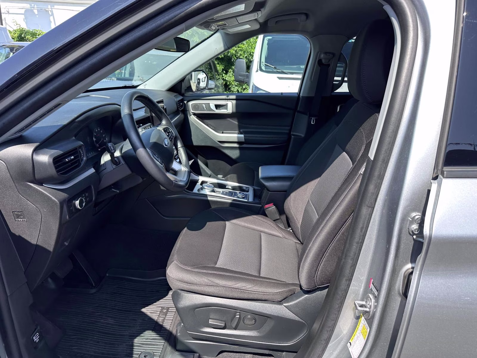 2023 Iconic Silver Metallic Ford Explorer XLT 4WD 4X4 SUV
