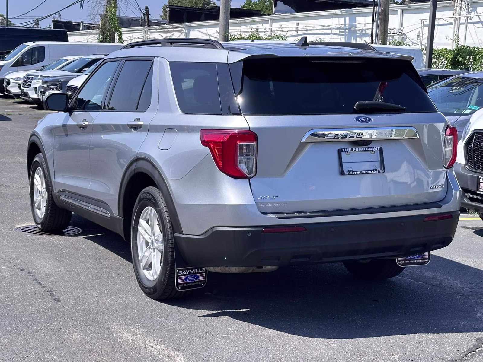 2023 Iconic Silver Metallic Ford Explorer XLT 4WD 4X4 SUV