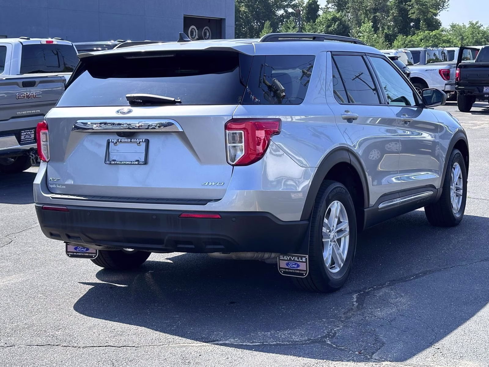 2023 Iconic Silver Metallic Ford Explorer XLT 4WD 4X4 SUV