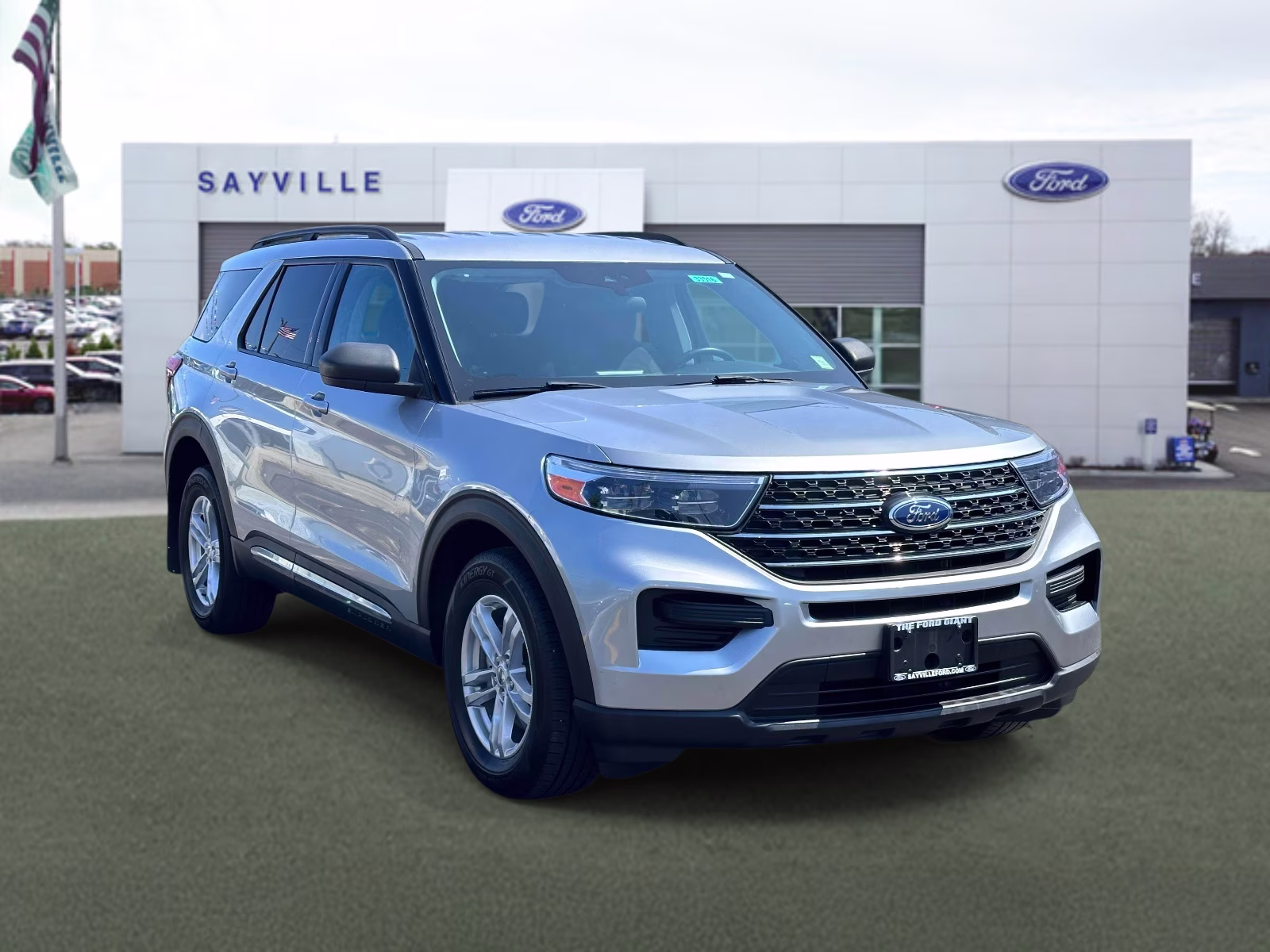 2023 Iconic Silver Metallic Ford Explorer XLT 4WD 4X4 SUV