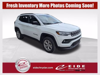 2024 Bright White Clearcoat Jeep Compass Latitude 4X4 SUV