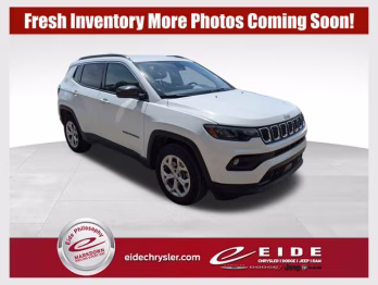 2024 Bright White Clearcoat Jeep Compass Latitude 4X4 SUV