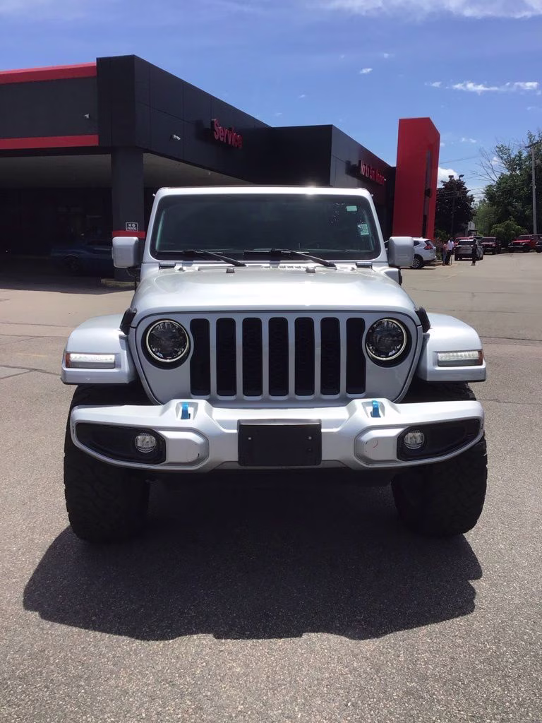 2023 Silver Zynith Clearcoat Jeep Wrangler Sahara 4xe 4X4 SUV