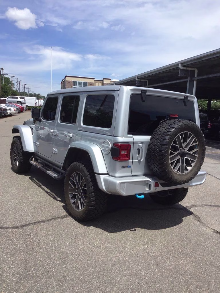 2023 Silver Zynith Clearcoat Jeep Wrangler Sahara 4xe 4X4 SUV