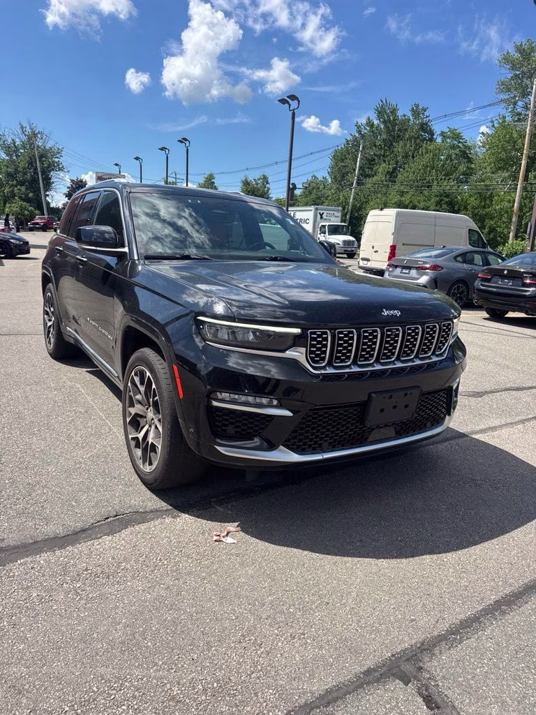 2023 Diamond Black Crystal Pearlcoat Jeep Grand Cherokee Summit Reserve 4X4 SUV