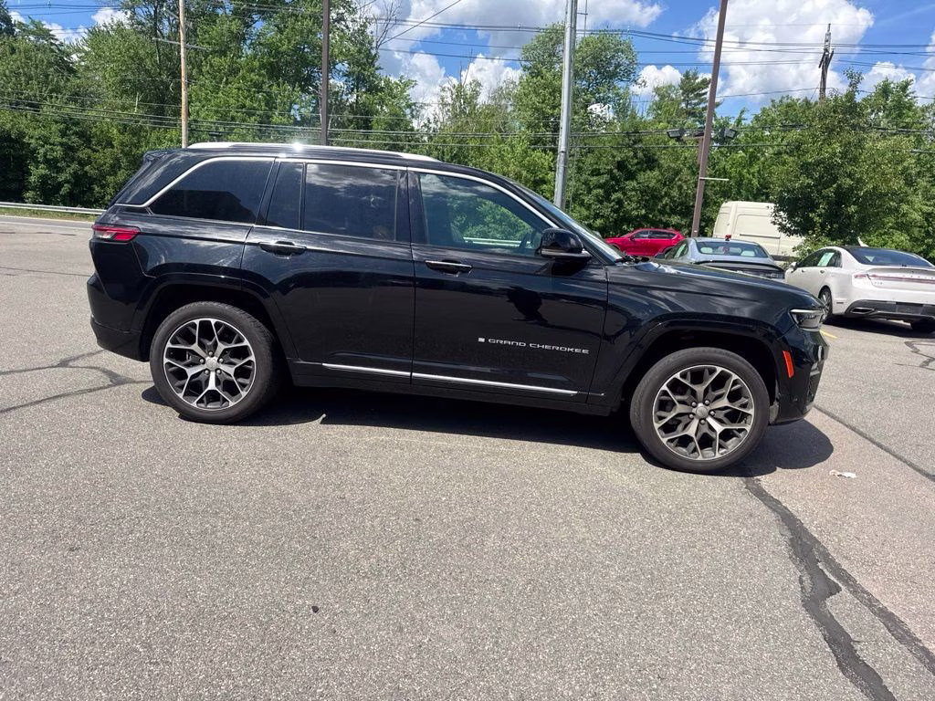 2023 Diamond Black Crystal Pearlcoat Jeep Grand Cherokee Summit Reserve 4X4 SUV