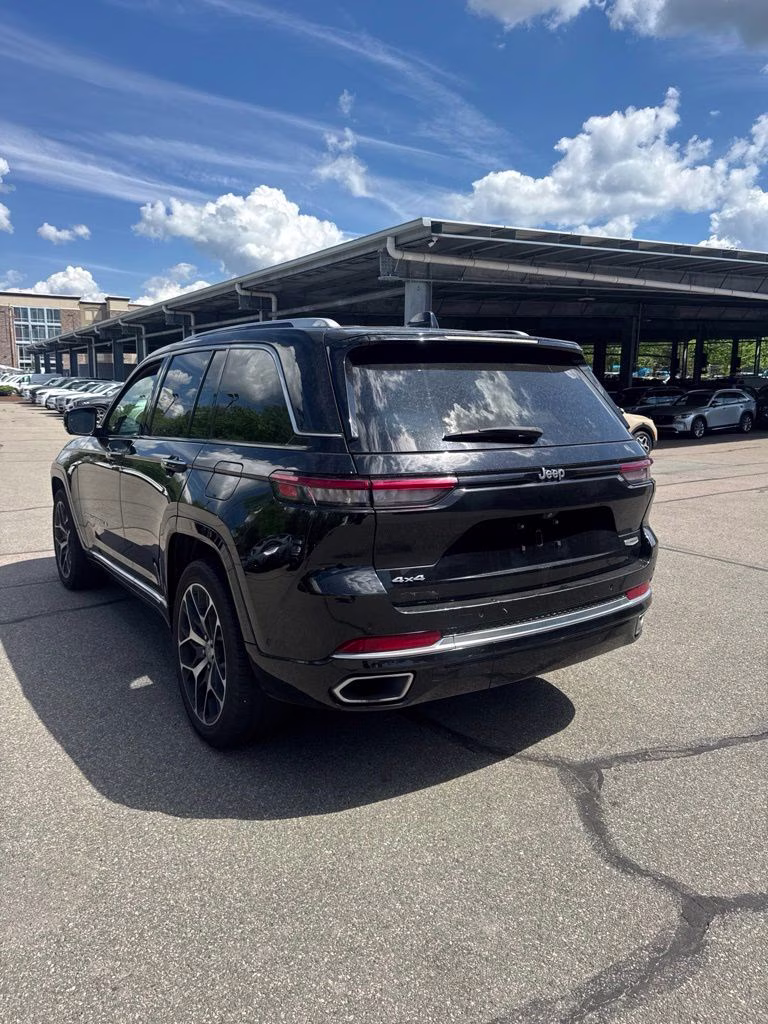 2023 Diamond Black Crystal Pearlcoat Jeep Grand Cherokee Summit Reserve 4X4 SUV