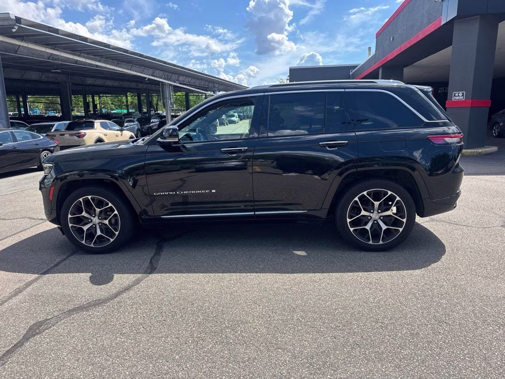 2023 Diamond Black Crystal Pearlcoat Jeep Grand Cherokee Summit Reserve 4X4 SUV