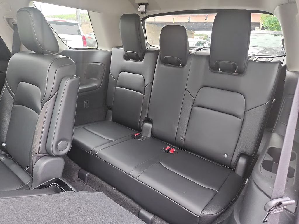 2024 Pearl White Tricoat Nissan Pathfinder SL 4X4 SUV