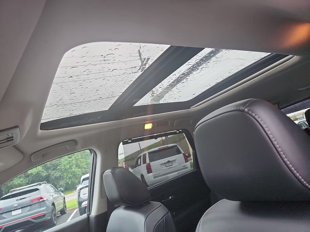 2024 Pearl White Tricoat Nissan Pathfinder SL 4X4 SUV