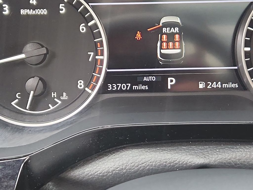 2024 Pearl White Tricoat Nissan Pathfinder SL 4X4 SUV
