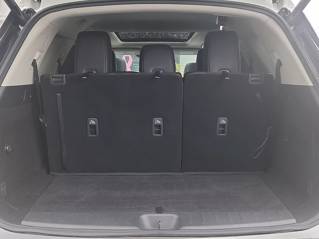 2024 Pearl White Tricoat Nissan Pathfinder SL 4X4 SUV