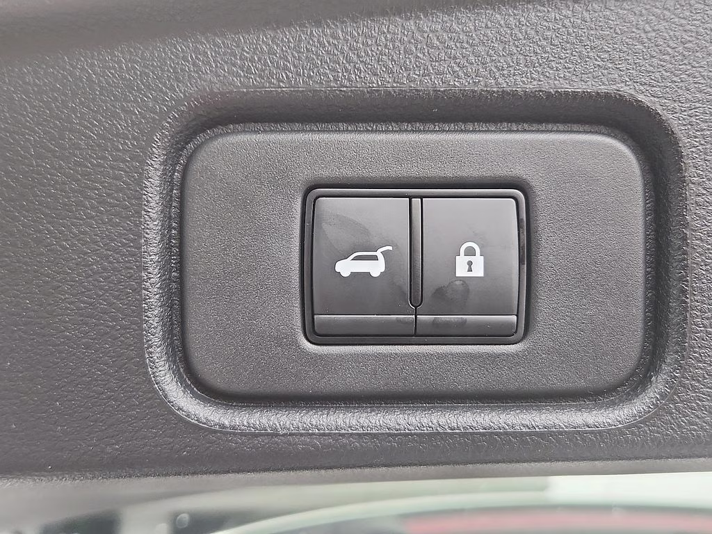 2024 Pearl White Tricoat Nissan Pathfinder SL 4X4 SUV