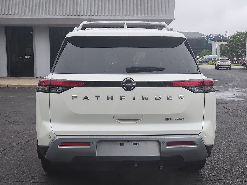 2024 Pearl White Tricoat Nissan Pathfinder SL 4X4 SUV