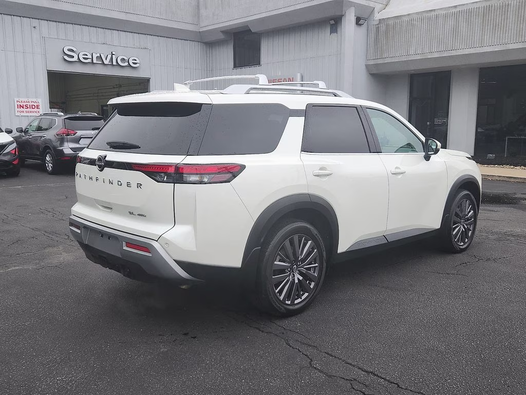 2024 Pearl White Tricoat Nissan Pathfinder SL 4X4 SUV