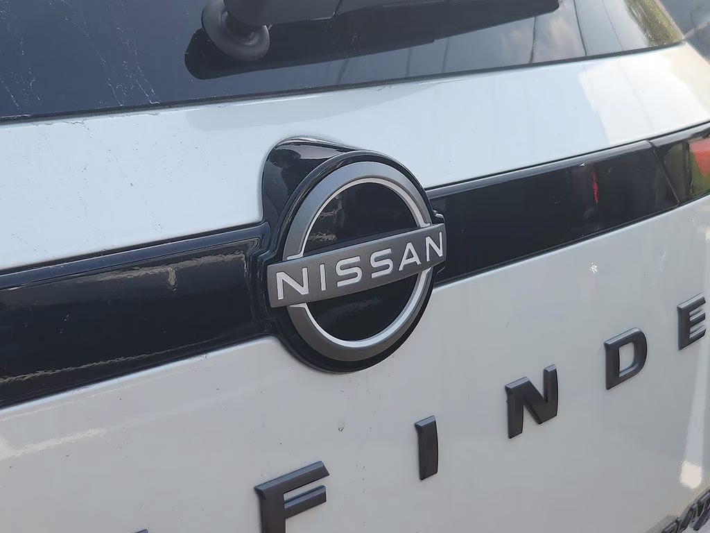 2026 Everest White Pearl Tricoat Nissan Pathfinder Platinum 4X4 SUV