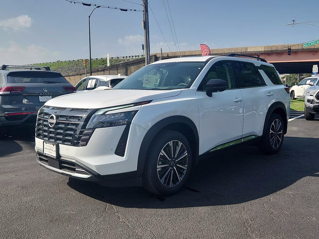 2026 Everest White Pearl Tricoat Nissan Pathfinder Platinum 4X4 SUV