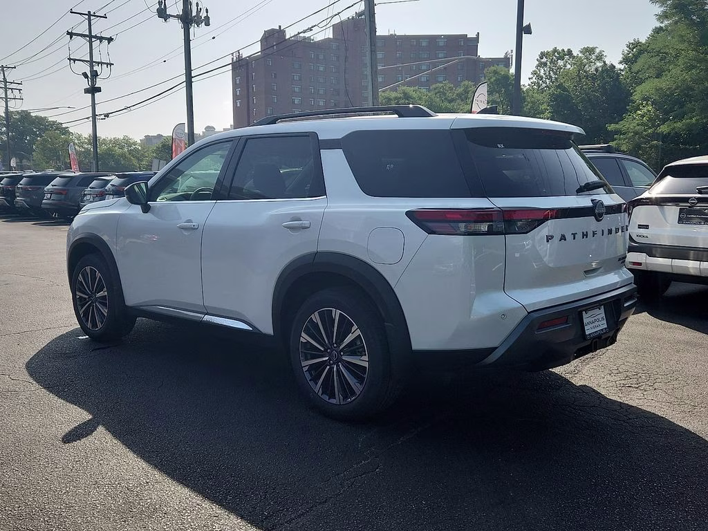 2026 Everest White Pearl Tricoat Nissan Pathfinder Platinum 4X4 SUV