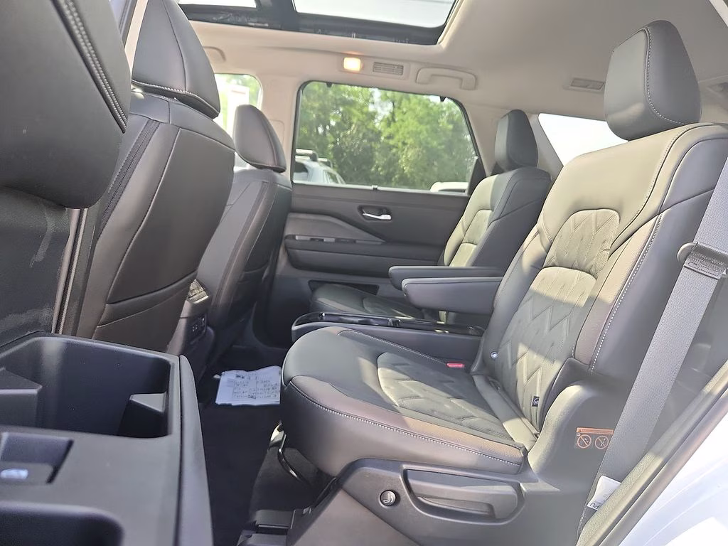 2026 Everest White Pearl Tricoat Nissan Pathfinder Platinum 4X4 SUV