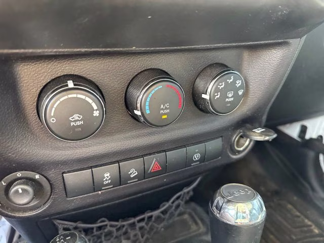 2015 Bright White Clearcoat Jeep Wrangler Unlimited Sahara 4X4 SUV