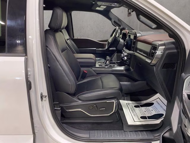 2023 Oxford White Ford F-150 Lariat 4X4 Truck