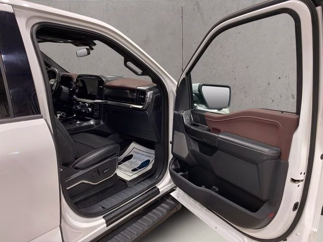 2023 Oxford White Ford F-150 Lariat 4X4 Truck