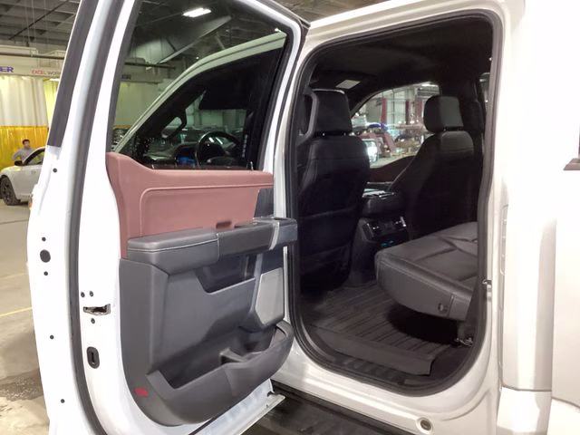 2023 Oxford White Ford F-150 Lariat 4X4 Truck