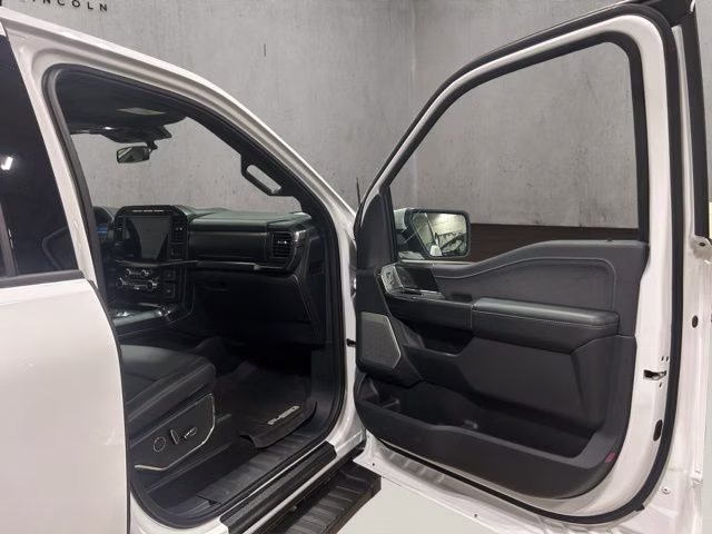 2022 Oxford White Ford F-150 Lariat 4X4 Truck