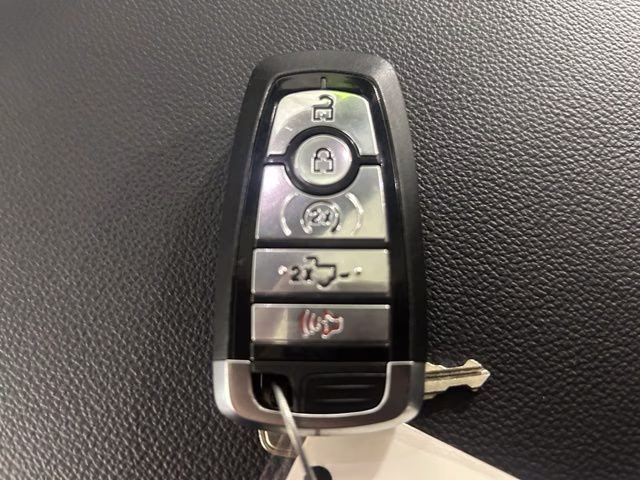 2022 Oxford White Ford F-150 Lariat 4X4 Truck