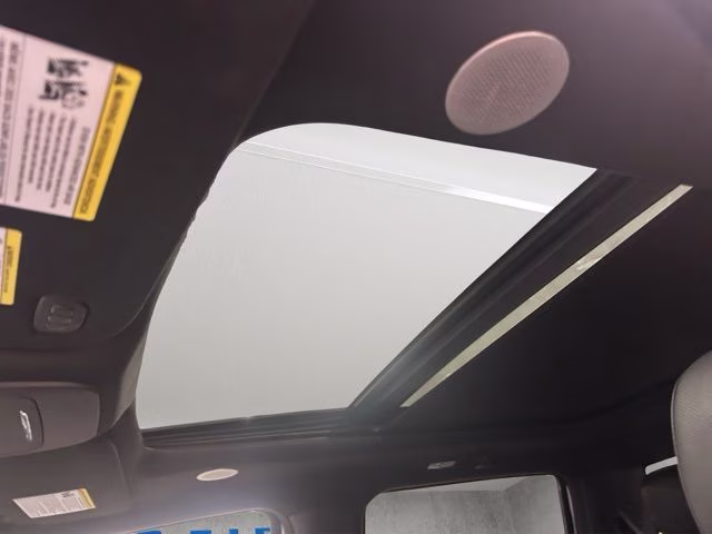2022 Oxford White Ford F-150 Lariat 4X4 Truck