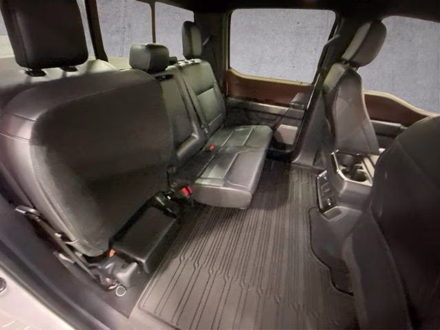 2023 Oxford White Ford F-150 Lariat 4X4 Truck
