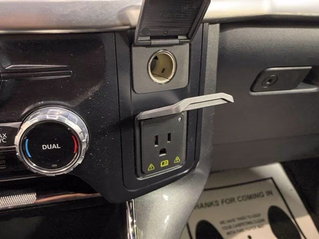 2023 Oxford White Ford F-150 Lariat 4X4 Truck