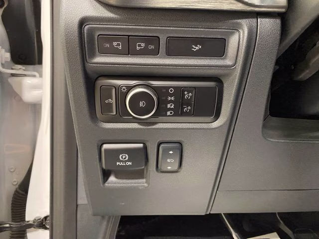 2023 Oxford White Ford F-150 Lariat 4X4 Truck