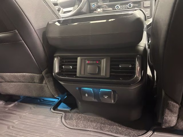 2022 Oxford White Ford F-150 Lariat 4X4 Truck