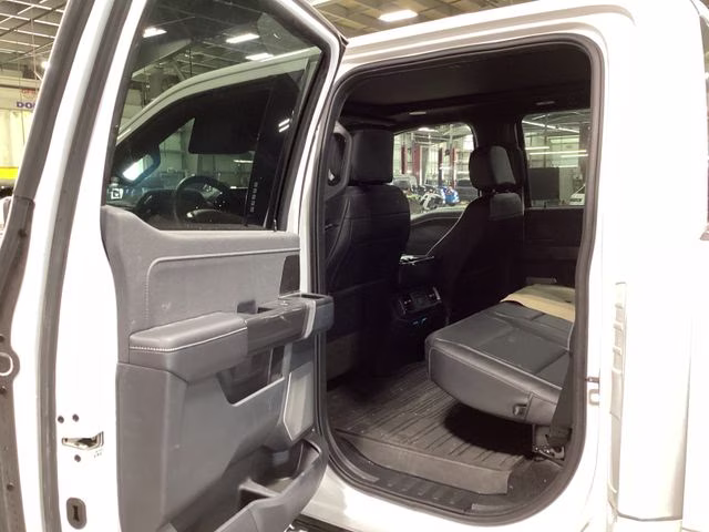 2022 Oxford White Ford F-150 Lariat 4X4 Truck