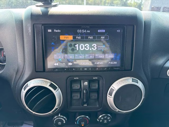 2015 Bright White Clearcoat Jeep Wrangler Unlimited Sahara 4X4 SUV