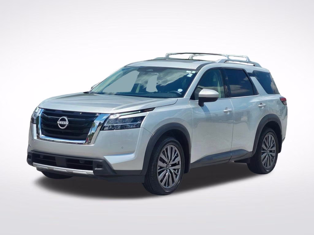 2024 Brilliant Silver Metallic Nissan Pathfinder SL 4X4 SUV