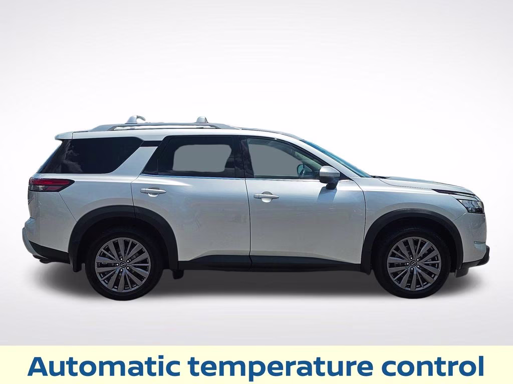 2024 Brilliant Silver Metallic Nissan Pathfinder SL 4X4 SUV