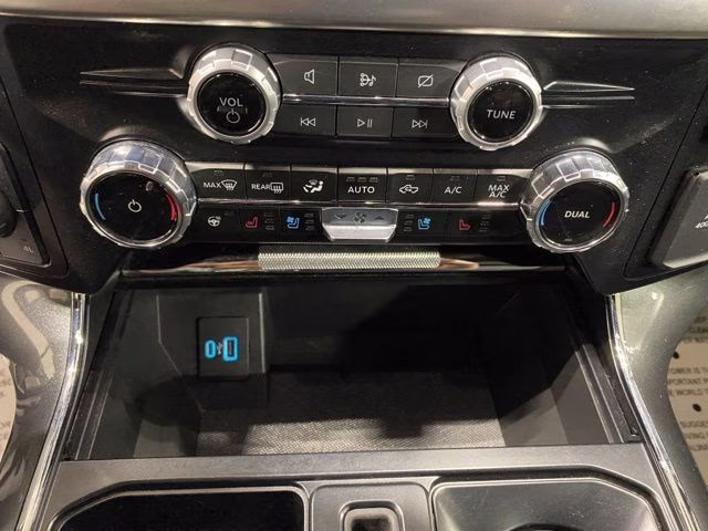 2023 Oxford White Ford F-150 Lariat 4X4 Truck