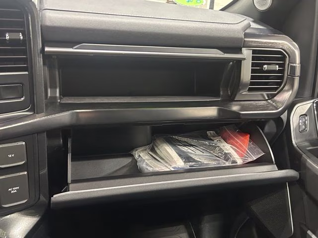 2022 Oxford White Ford F-150 Lariat 4X4 Truck