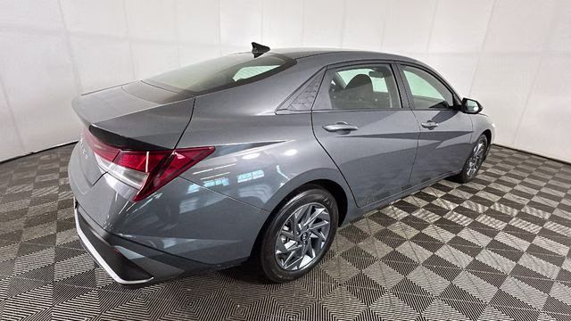 2024 Gray Hyundai Elantra SEL FWD Sedan