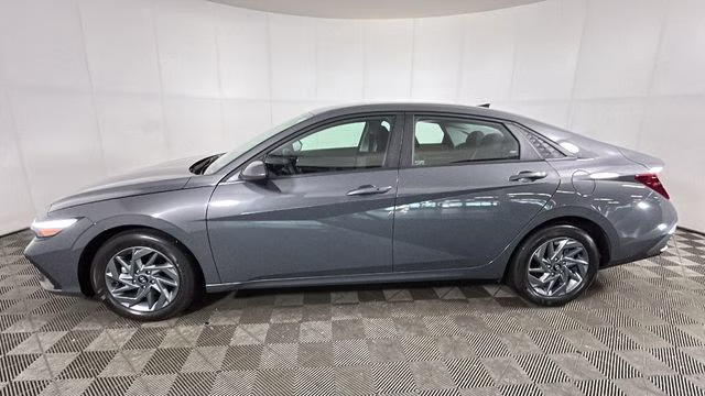 2024 Gray Hyundai Elantra SEL FWD Sedan