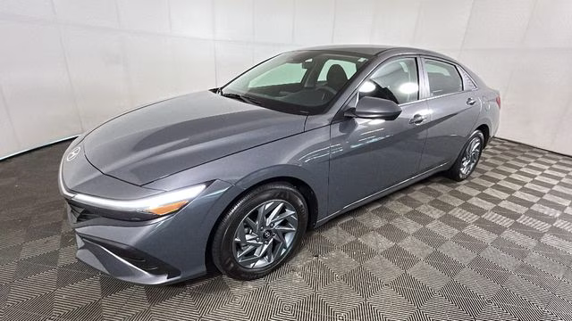 2024 Gray Hyundai Elantra SEL FWD Sedan