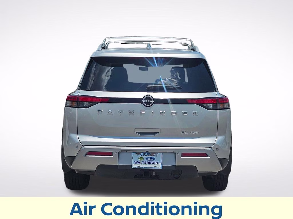 2024 Brilliant Silver Metallic Nissan Pathfinder SL 4X4 SUV