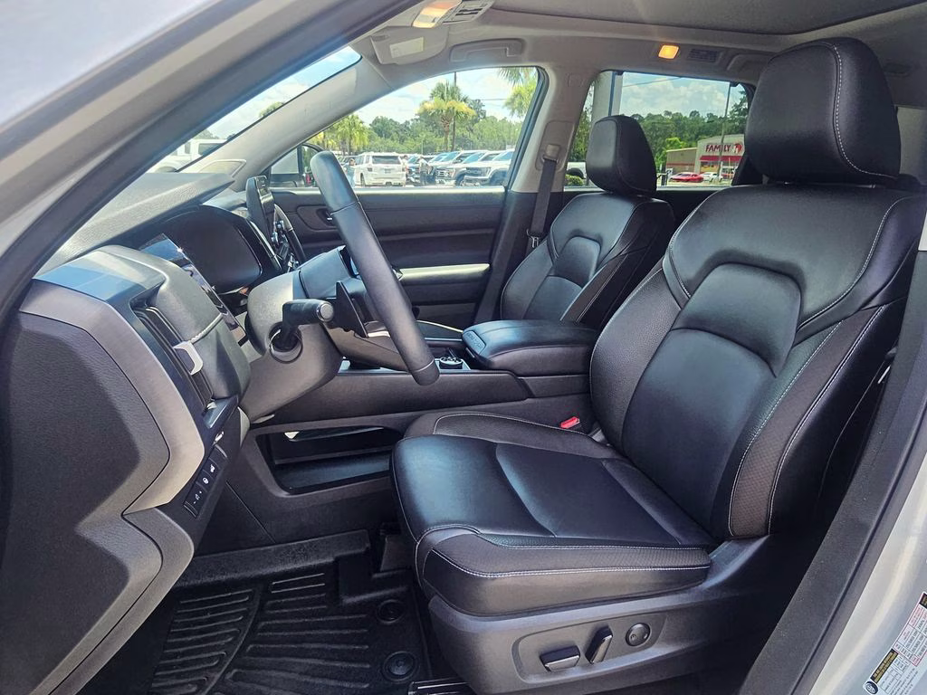 2024 Brilliant Silver Metallic Nissan Pathfinder SL 4X4 SUV