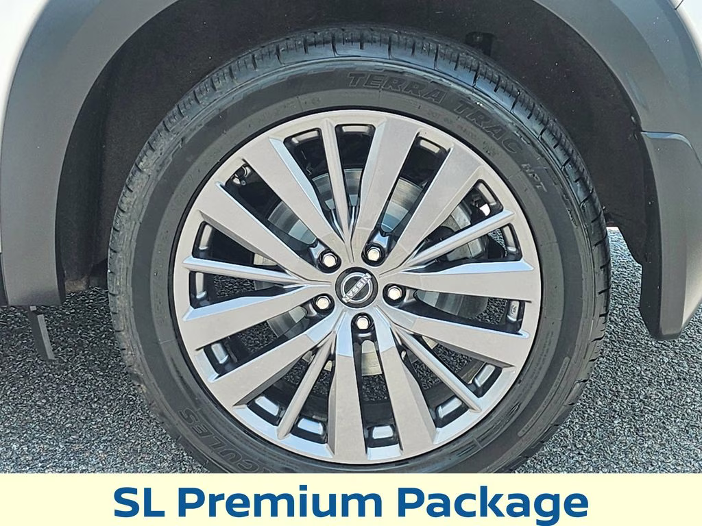 2024 Brilliant Silver Metallic Nissan Pathfinder SL 4X4 SUV
